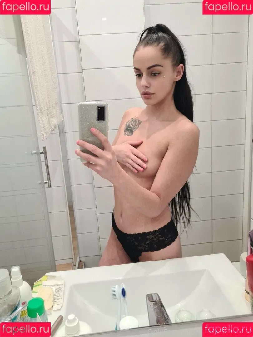 little.sweet.tiny Onlyfans Photo Gallery 