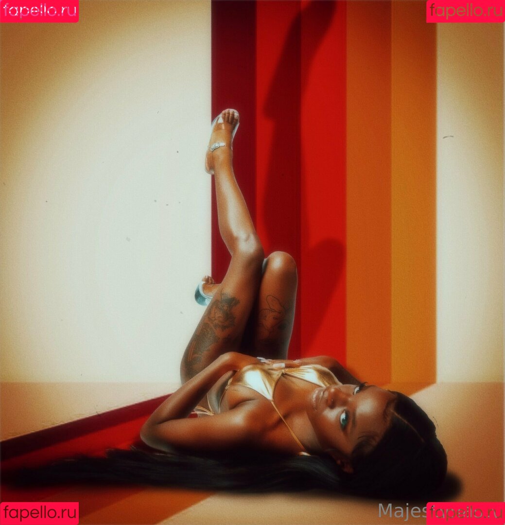 urmajesty1728 Onlyfans Photo Gallery 