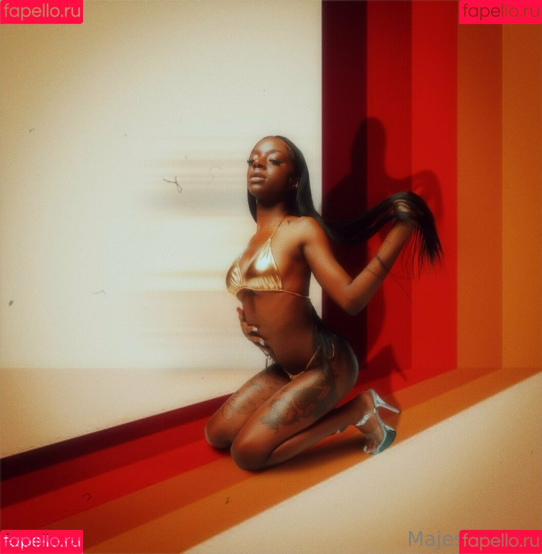 urmajesty1728 Onlyfans Photo Gallery 