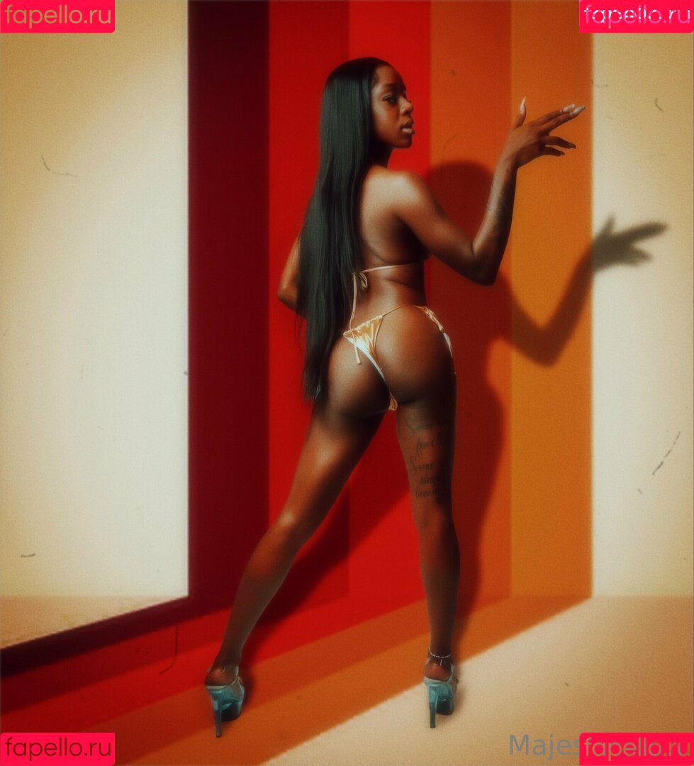 urmajesty1728 Onlyfans Photo Gallery 