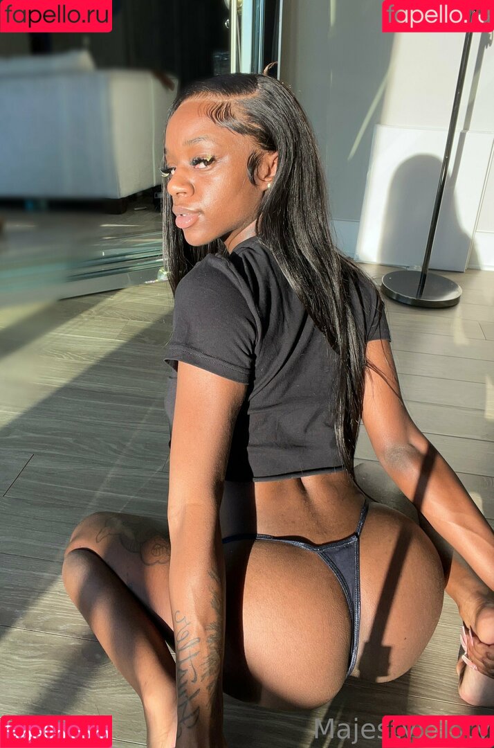 urmajesty1728 Onlyfans Photo Gallery 