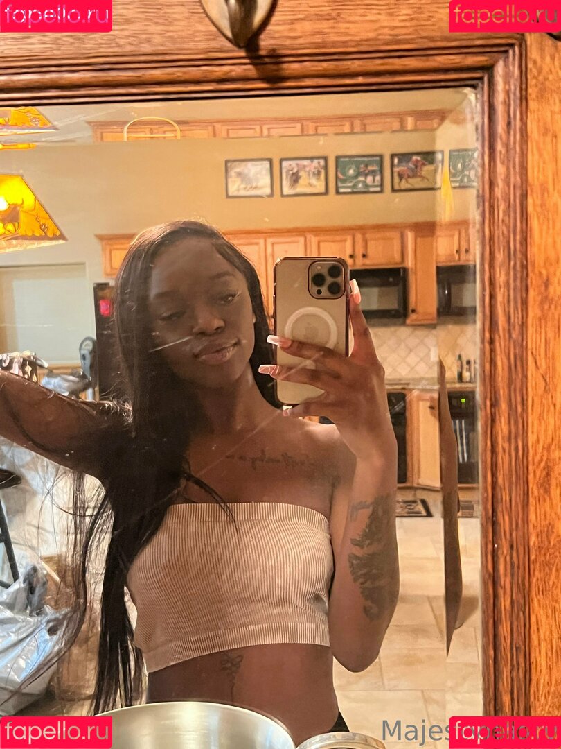 urmajesty1728 Onlyfans Photo Gallery 