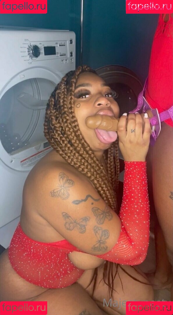 urmajesty1728 Onlyfans Photo Gallery 