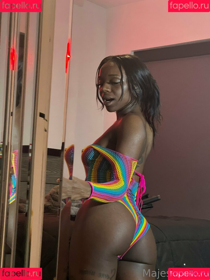 urmajesty1728 Onlyfans Photo Gallery 