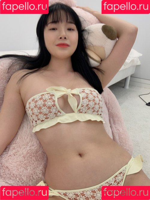 Pia 피아 Onlyfans Photo Gallery 