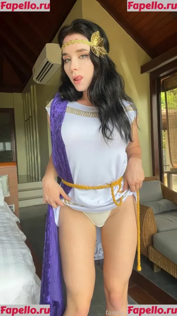 Sweetie Fox Onlyfans Photo Gallery 