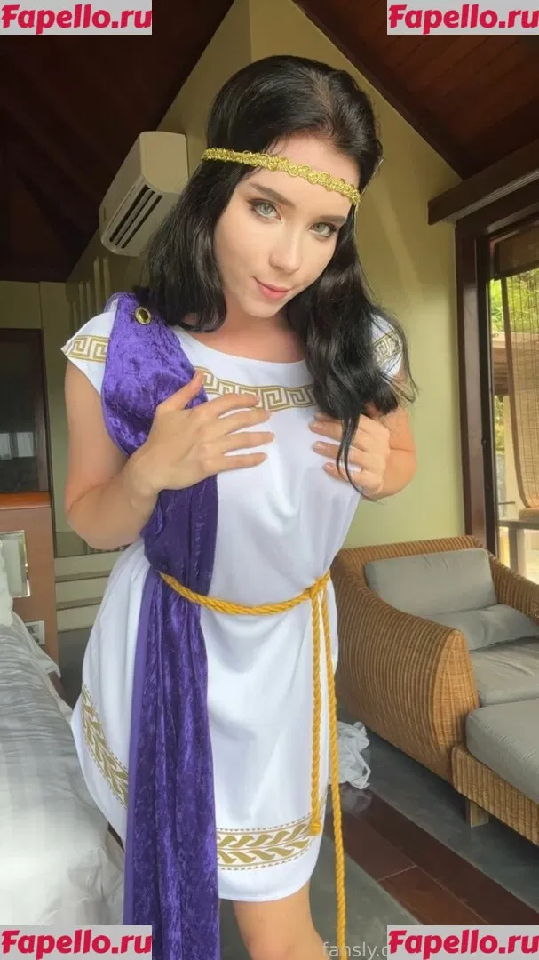Sweetie Fox Onlyfans Photo Gallery 