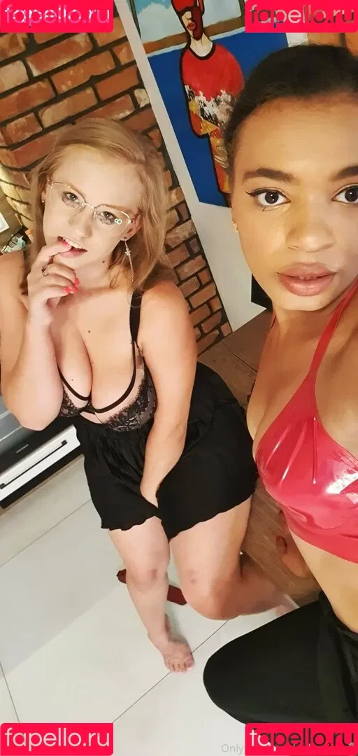 polarainbow Onlyfans Photo Gallery 