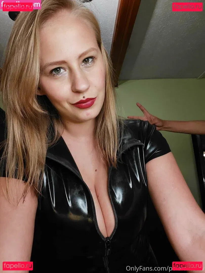 polarainbow Onlyfans Photo Gallery 