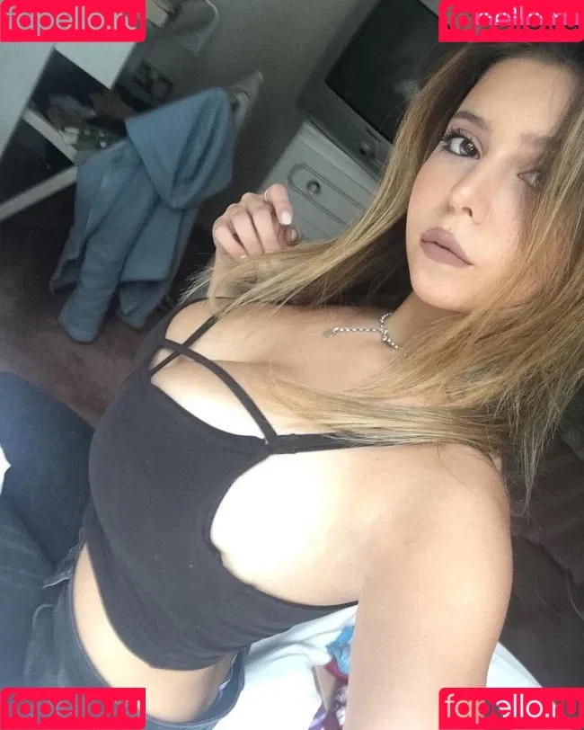 Coral Sharon Onlyfans Photo Gallery 