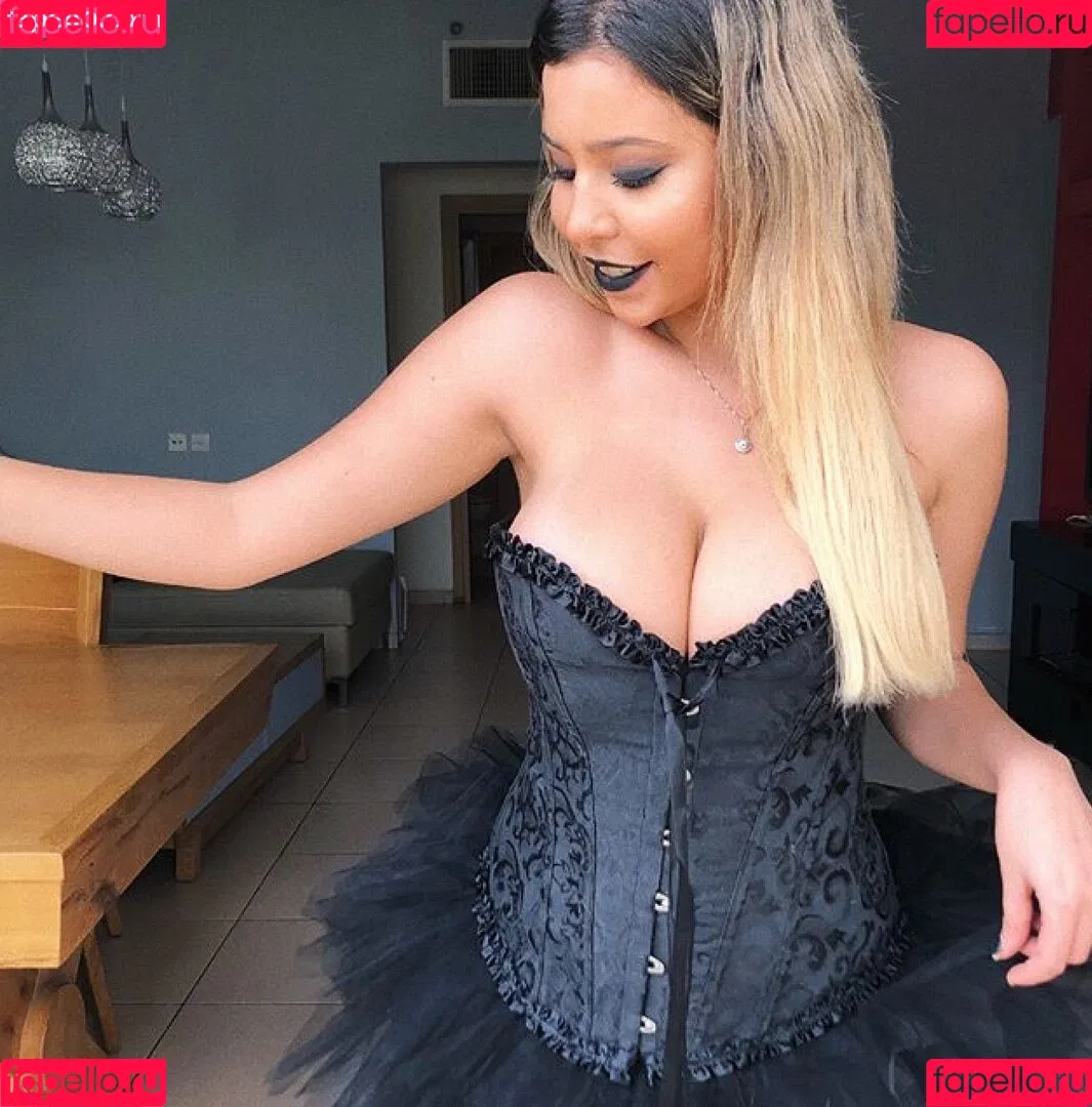 Coral Sharon Onlyfans Photo Gallery 