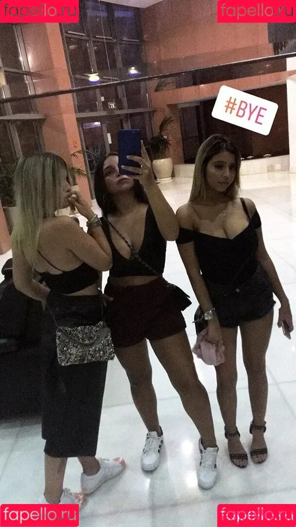 Coral Sharon Onlyfans Photo Gallery 