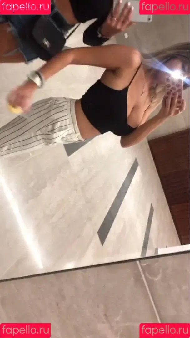 Coral Sharon Onlyfans Photo Gallery 