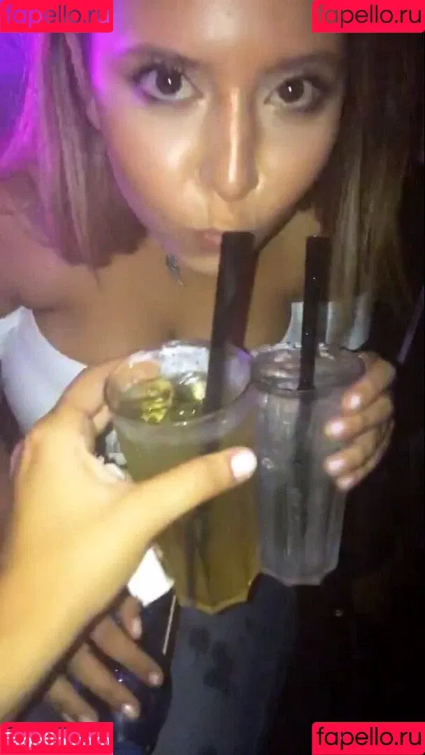 Coral Sharon Onlyfans Photo Gallery 
