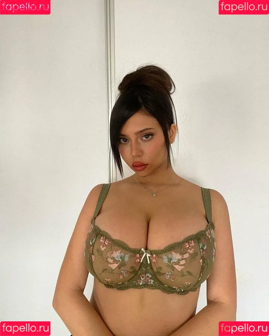 Coral Sharon Onlyfans Photo Gallery 