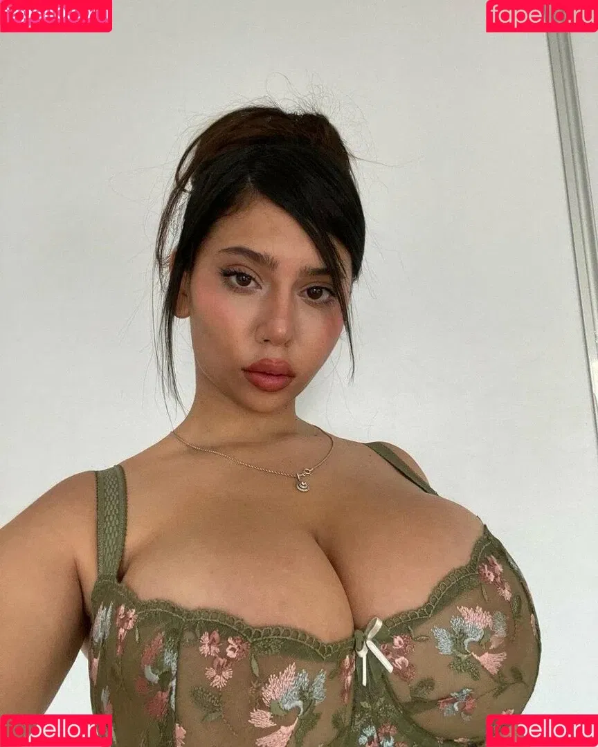 Coral Sharon Onlyfans Photo Gallery 