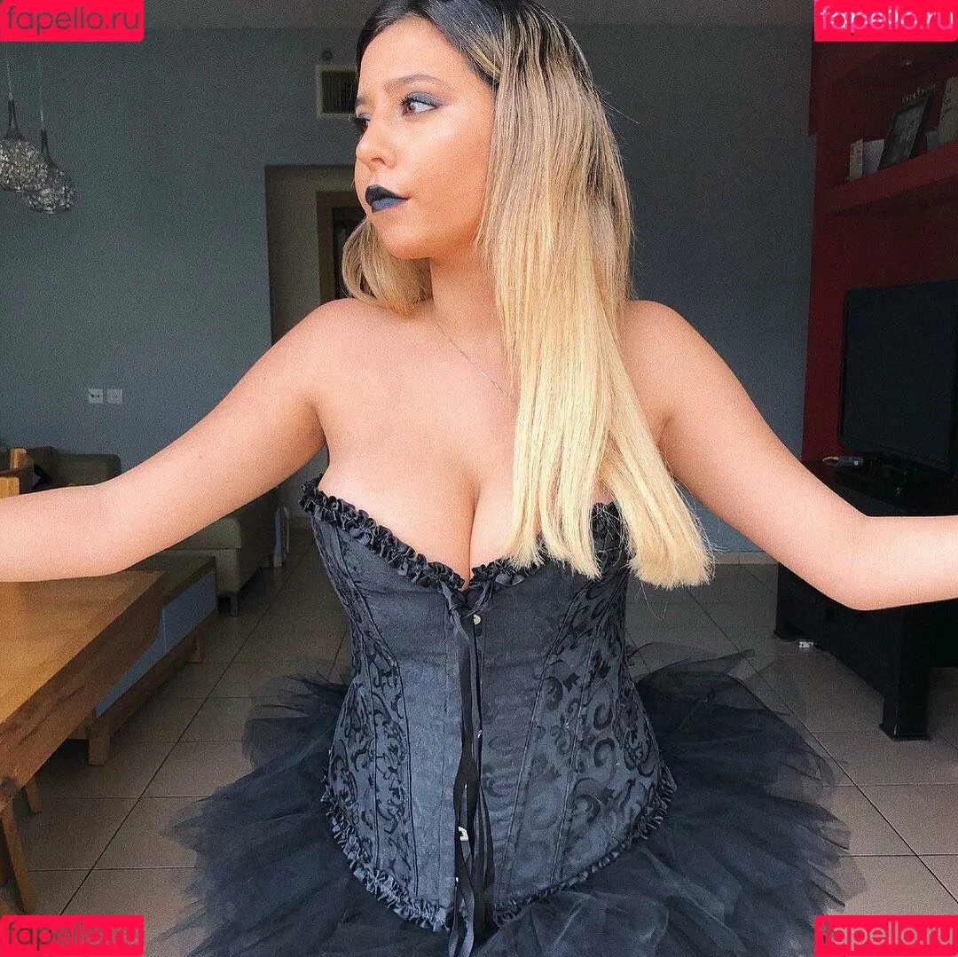 Coral Sharon Onlyfans Photo Gallery 