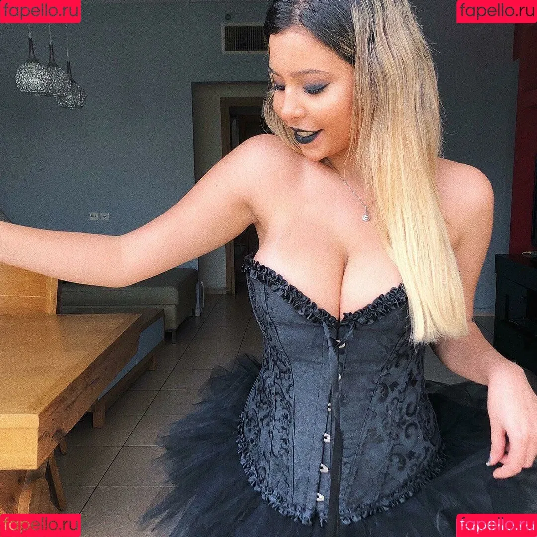 Coral Sharon Onlyfans Photo Gallery 