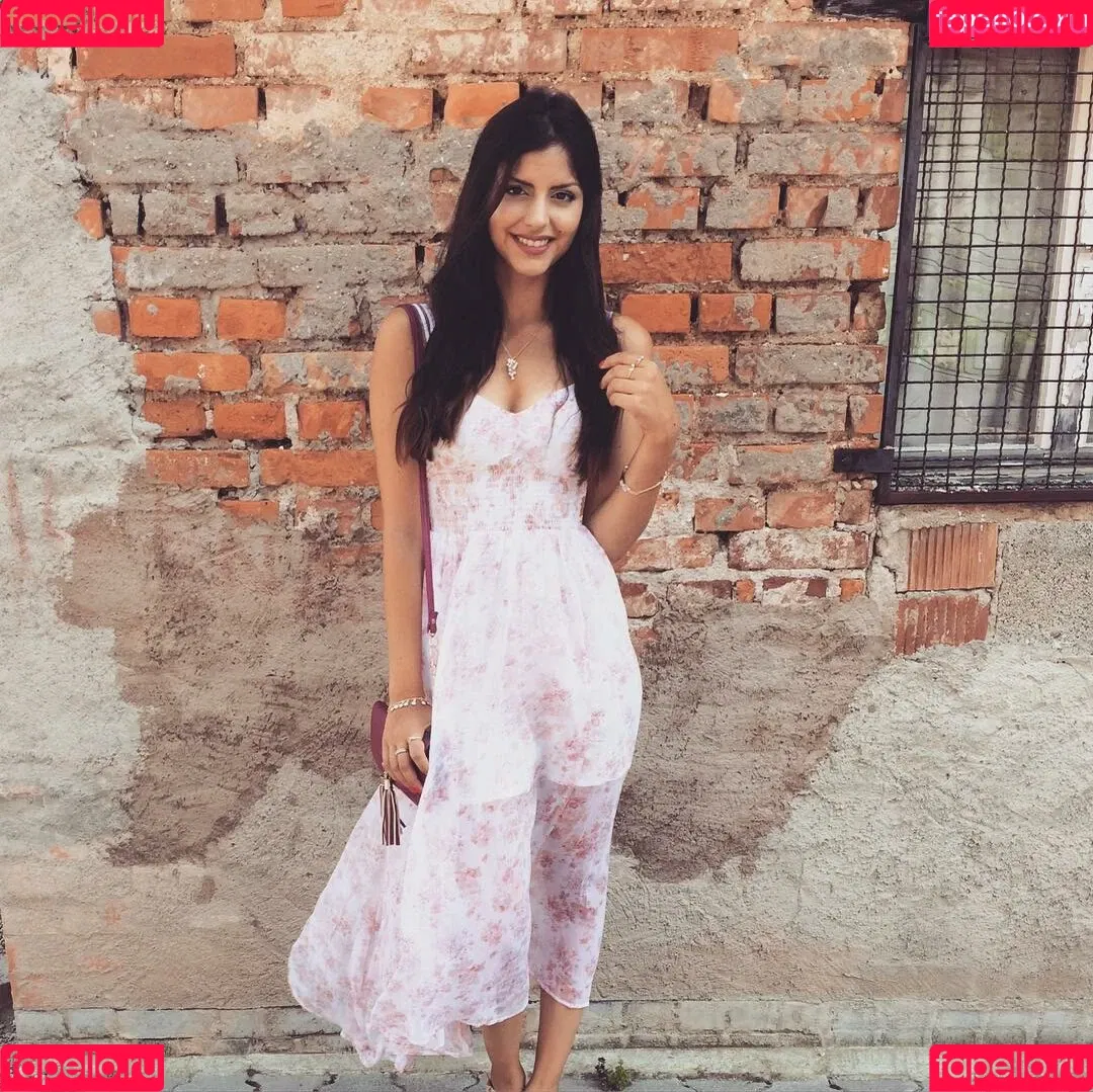 Sarah Sunita Onlyfans Photo Gallery 