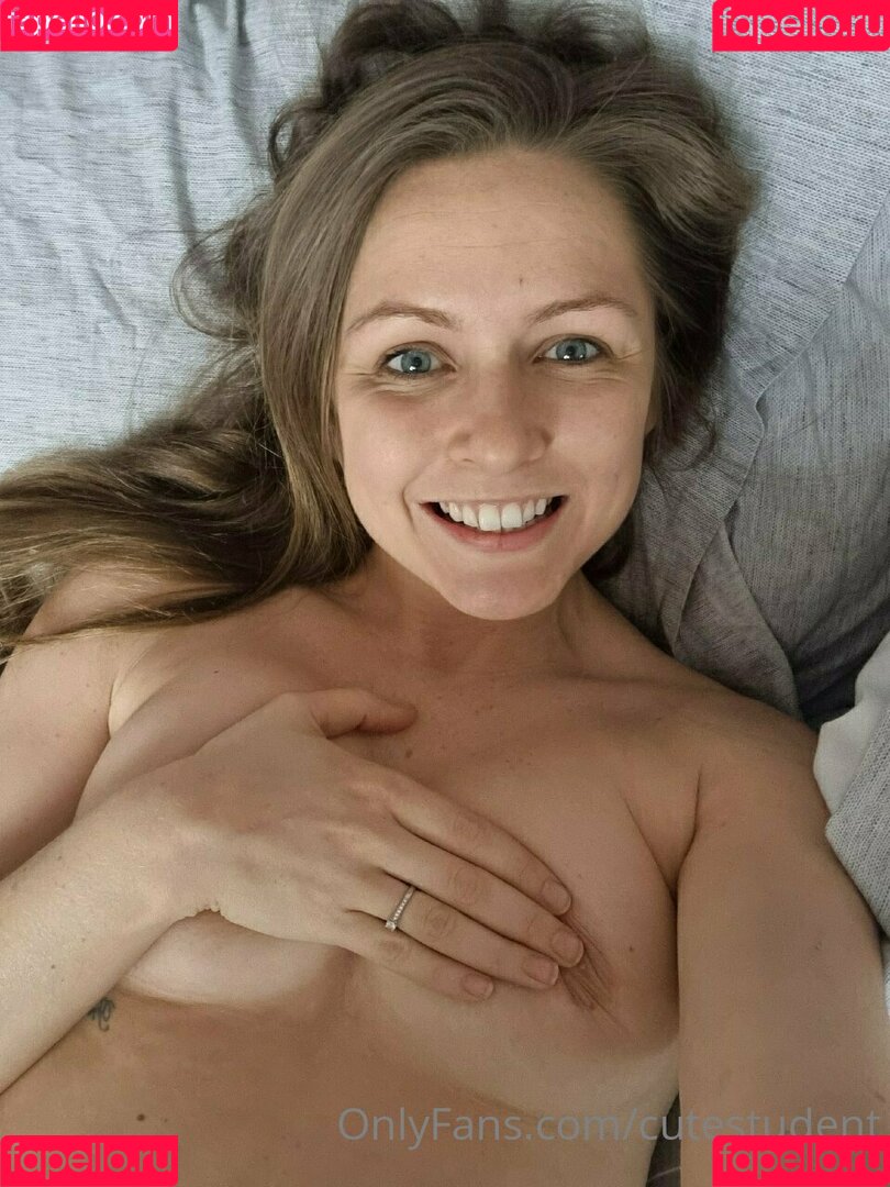 cutestudent Onlyfans Photo Gallery 