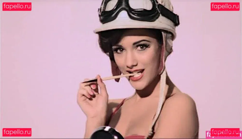 Frankie Bridge Onlyfans Photo Gallery 