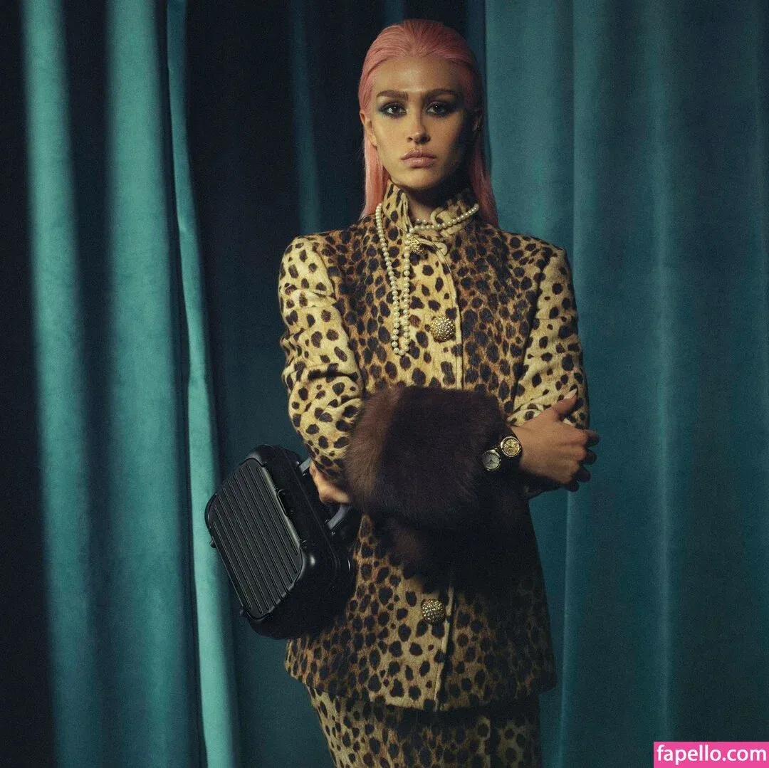 Amelia Gray Hamlin Onlyfans Photo Gallery 