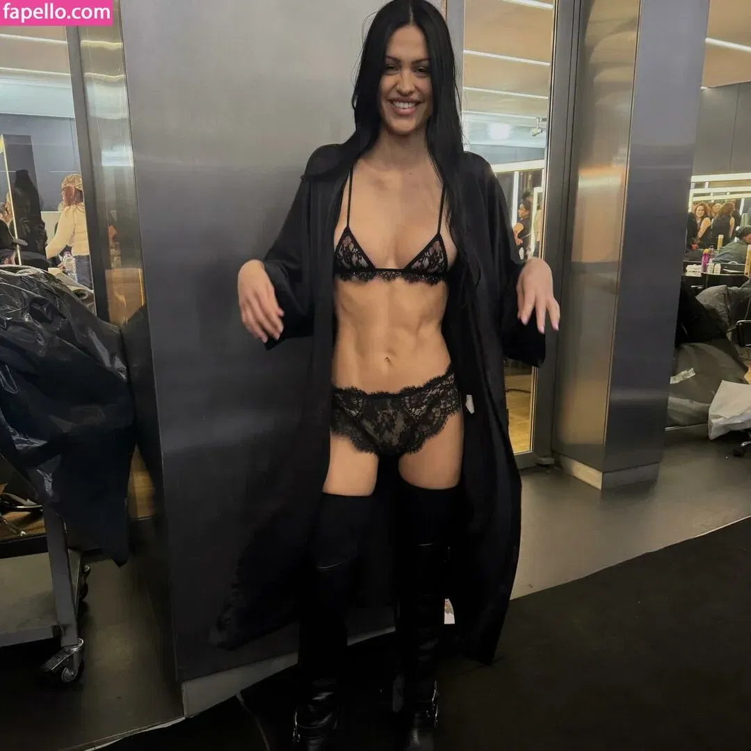 Amelia Gray Hamlin Onlyfans Photo Gallery 