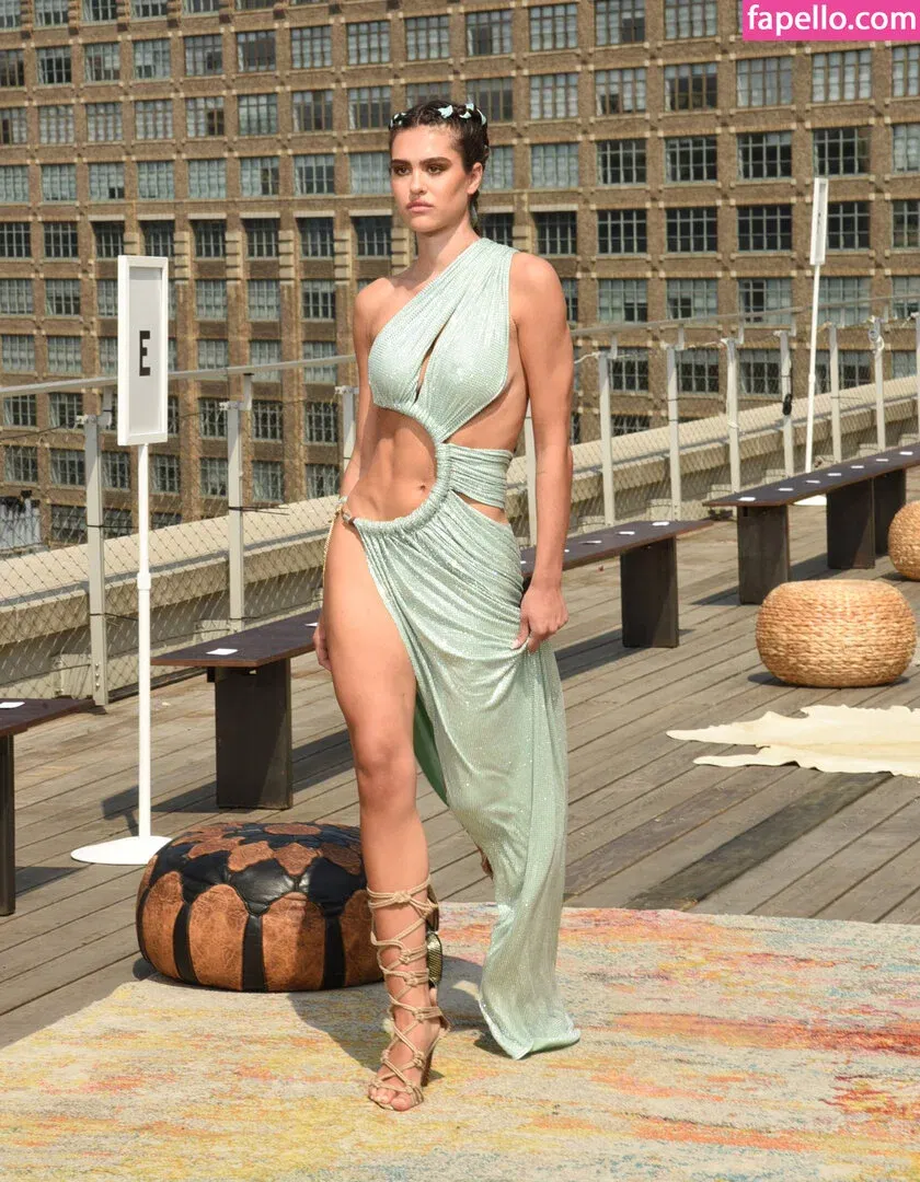 Amelia Gray Hamlin Onlyfans Photo Gallery 