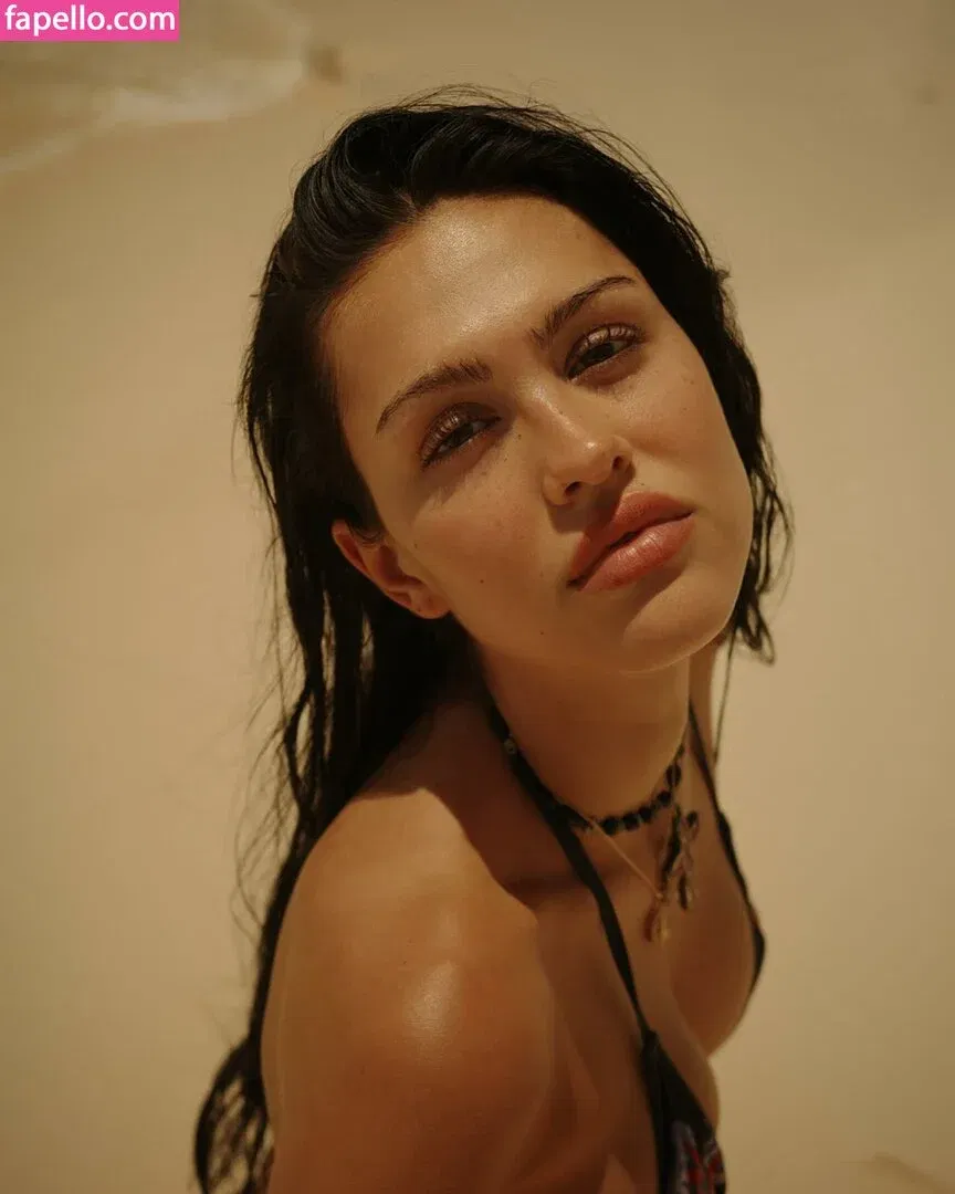 Amelia Gray Hamlin Onlyfans Photo Gallery 