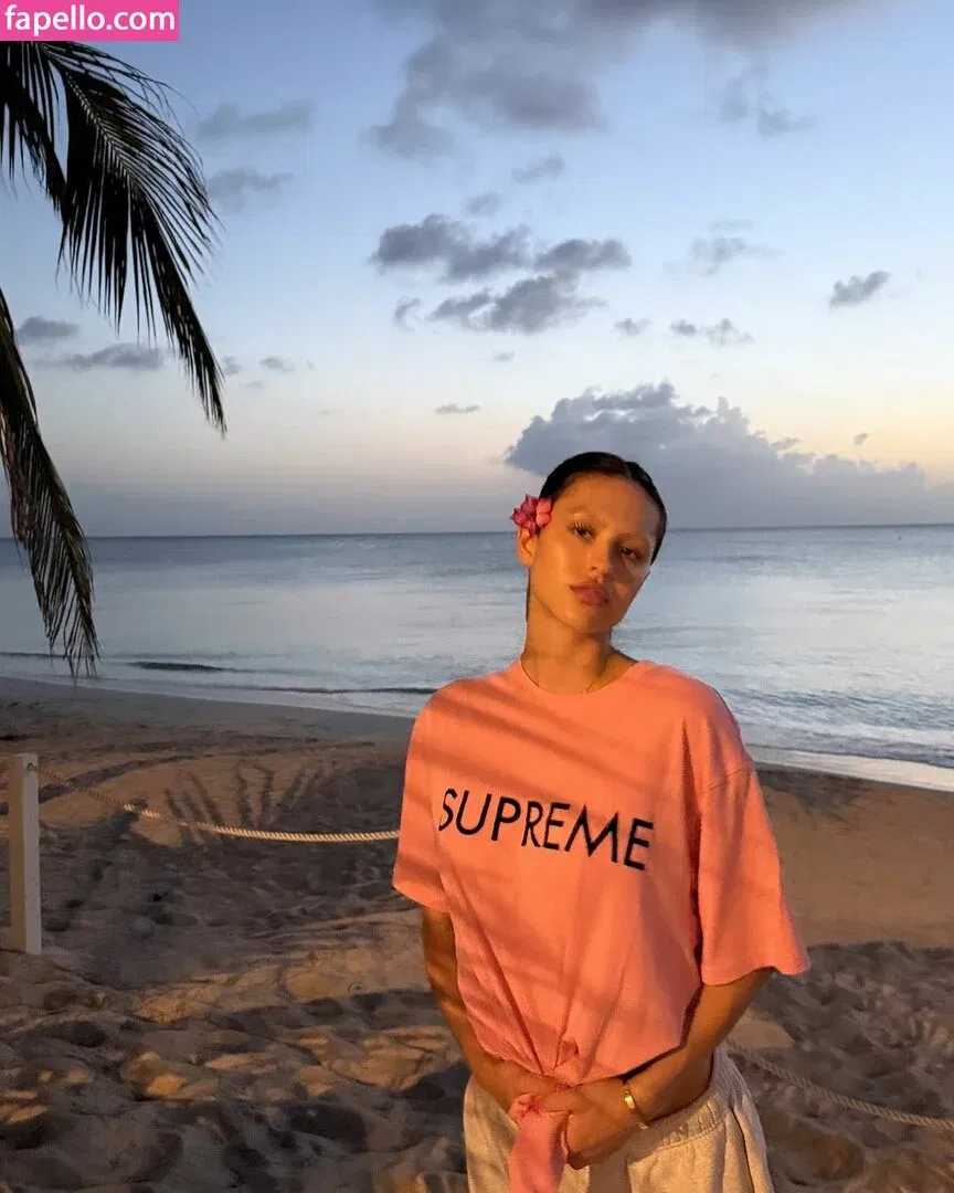 Amelia Gray Hamlin Onlyfans Photo Gallery 