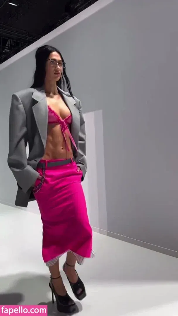 Amelia Gray Hamlin Onlyfans Photo Gallery 