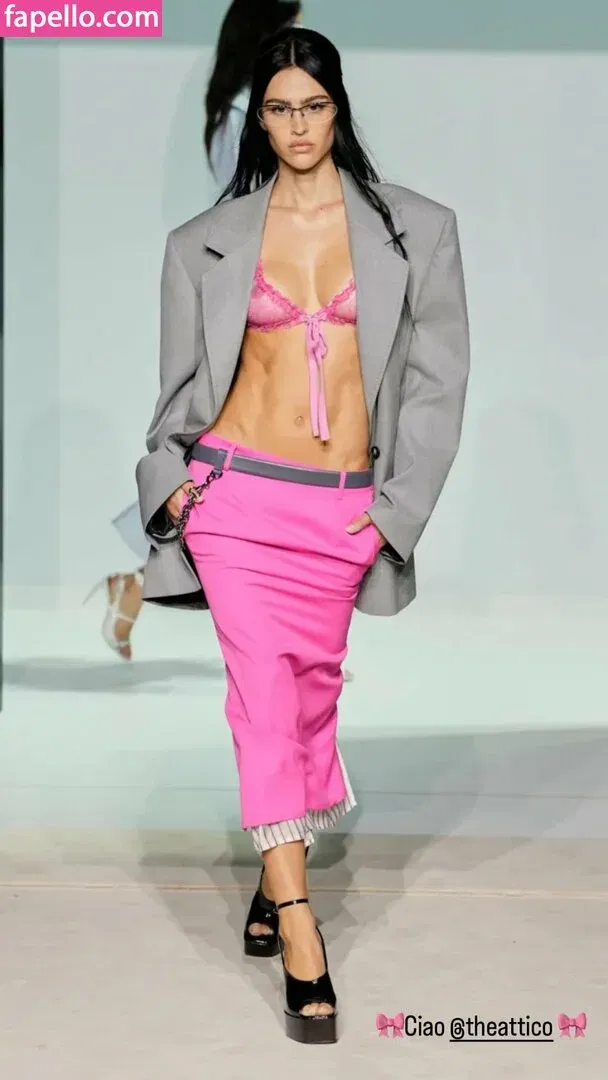 Amelia Gray Hamlin Onlyfans Photo Gallery 