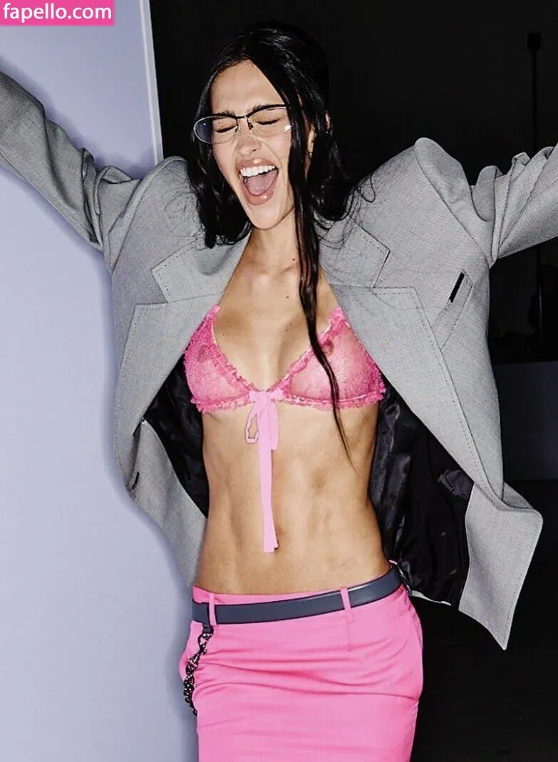 Amelia Gray Hamlin Onlyfans Photo Gallery 