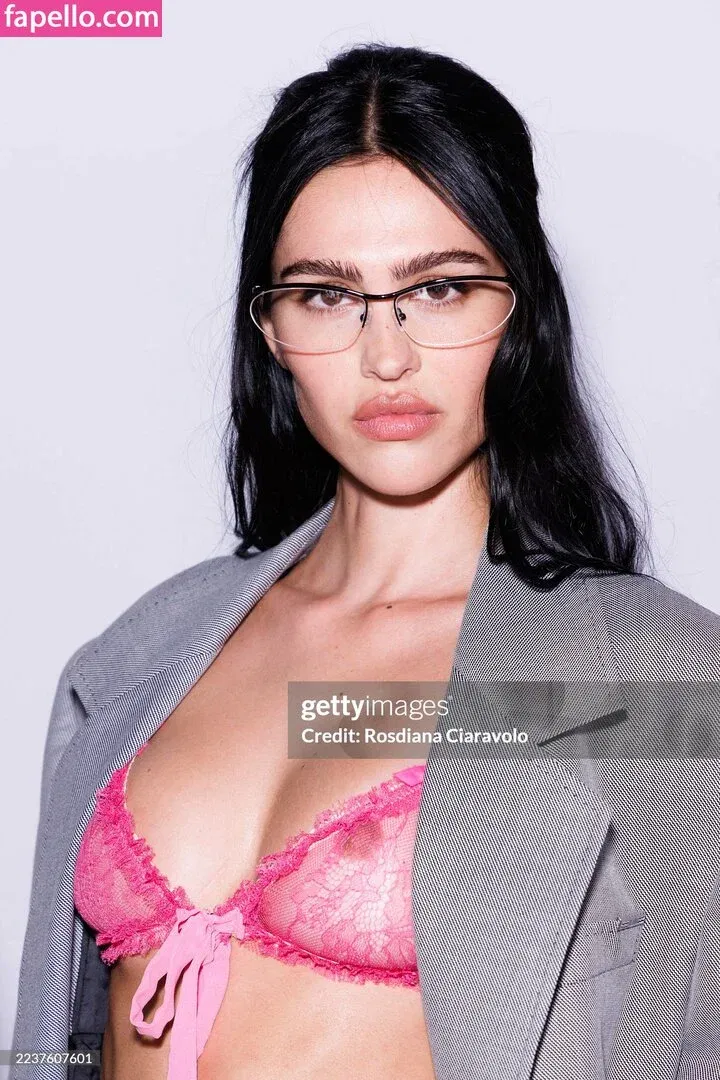 Amelia Gray Hamlin Onlyfans Photo Gallery 