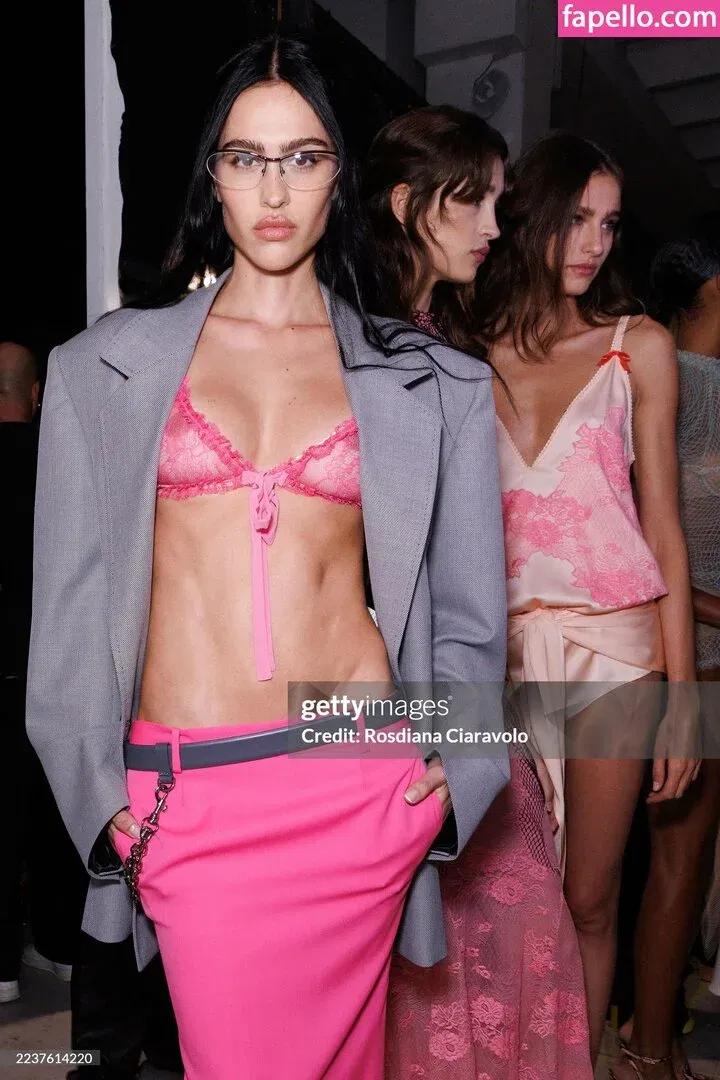 Amelia Gray Hamlin Onlyfans Photo Gallery 