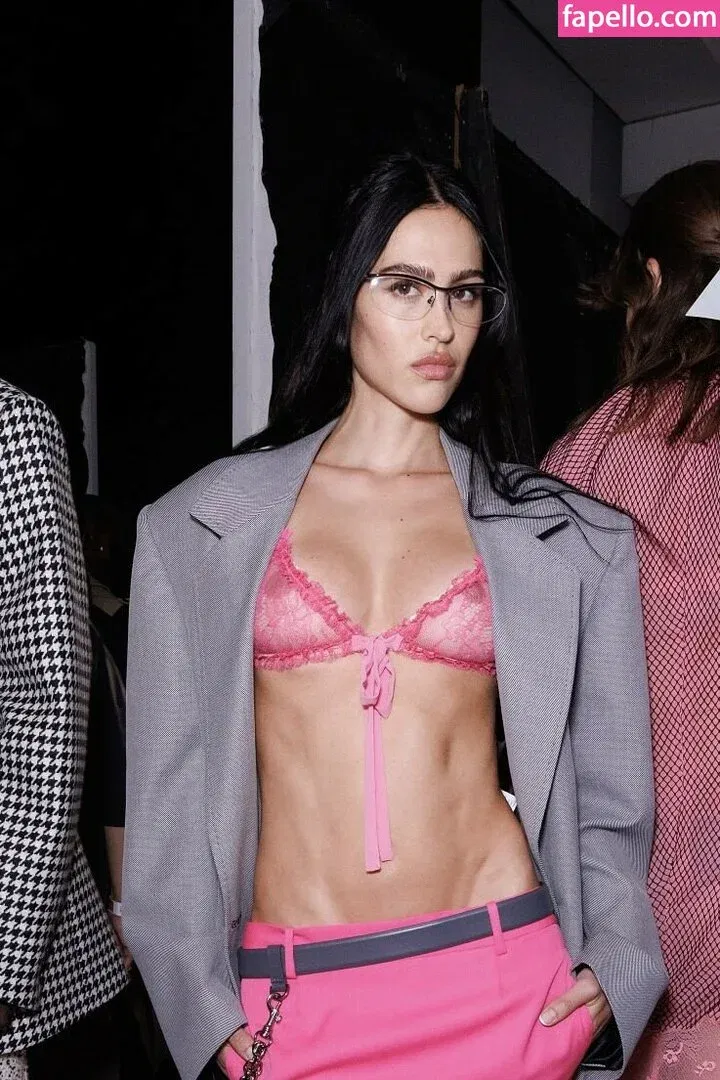 Amelia Gray Hamlin Onlyfans Photo Gallery 