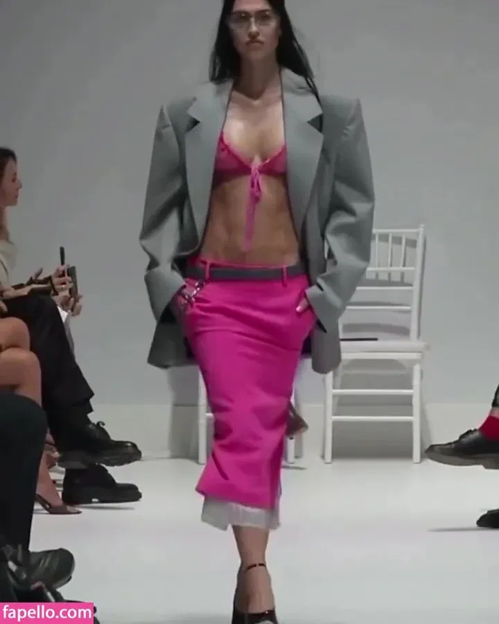 Amelia Gray Hamlin Onlyfans Photo Gallery 