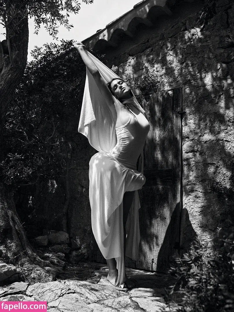 Amelia Gray Hamlin Onlyfans Photo Gallery 