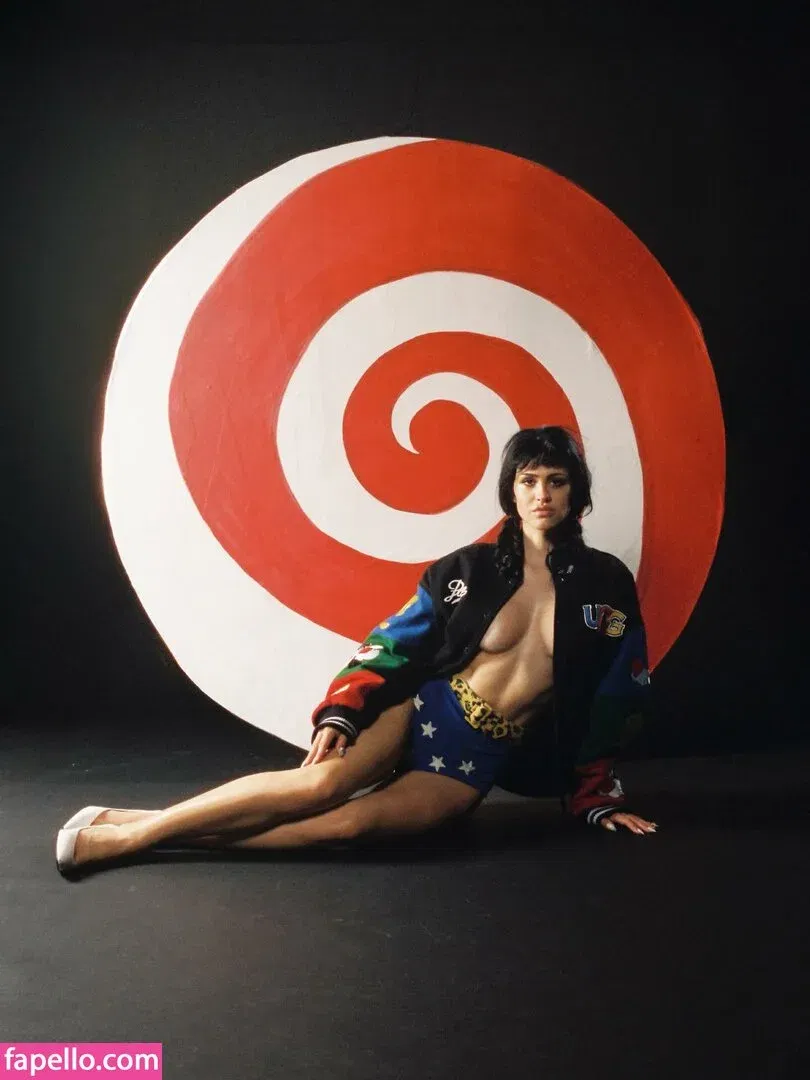 Amelia Gray Hamlin Onlyfans Photo Gallery 