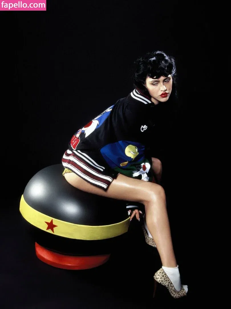 Amelia Gray Hamlin Onlyfans Photo Gallery 