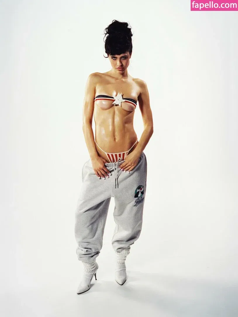 Amelia Gray Hamlin Onlyfans Photo Gallery 