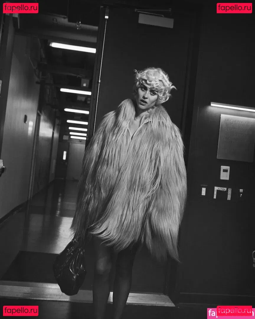 Amelia Gray Hamlin Onlyfans Photo Gallery 