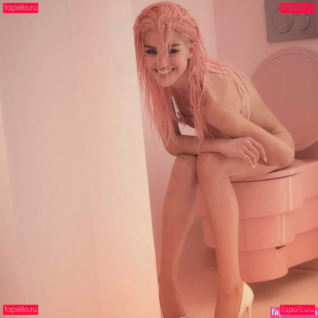 Amelia Gray Hamlin Onlyfans Photo Gallery 