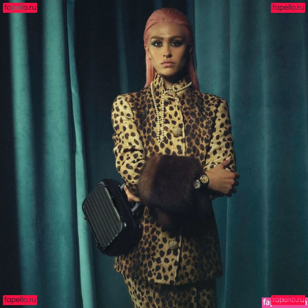 Amelia Gray Hamlin Onlyfans Photo Gallery 