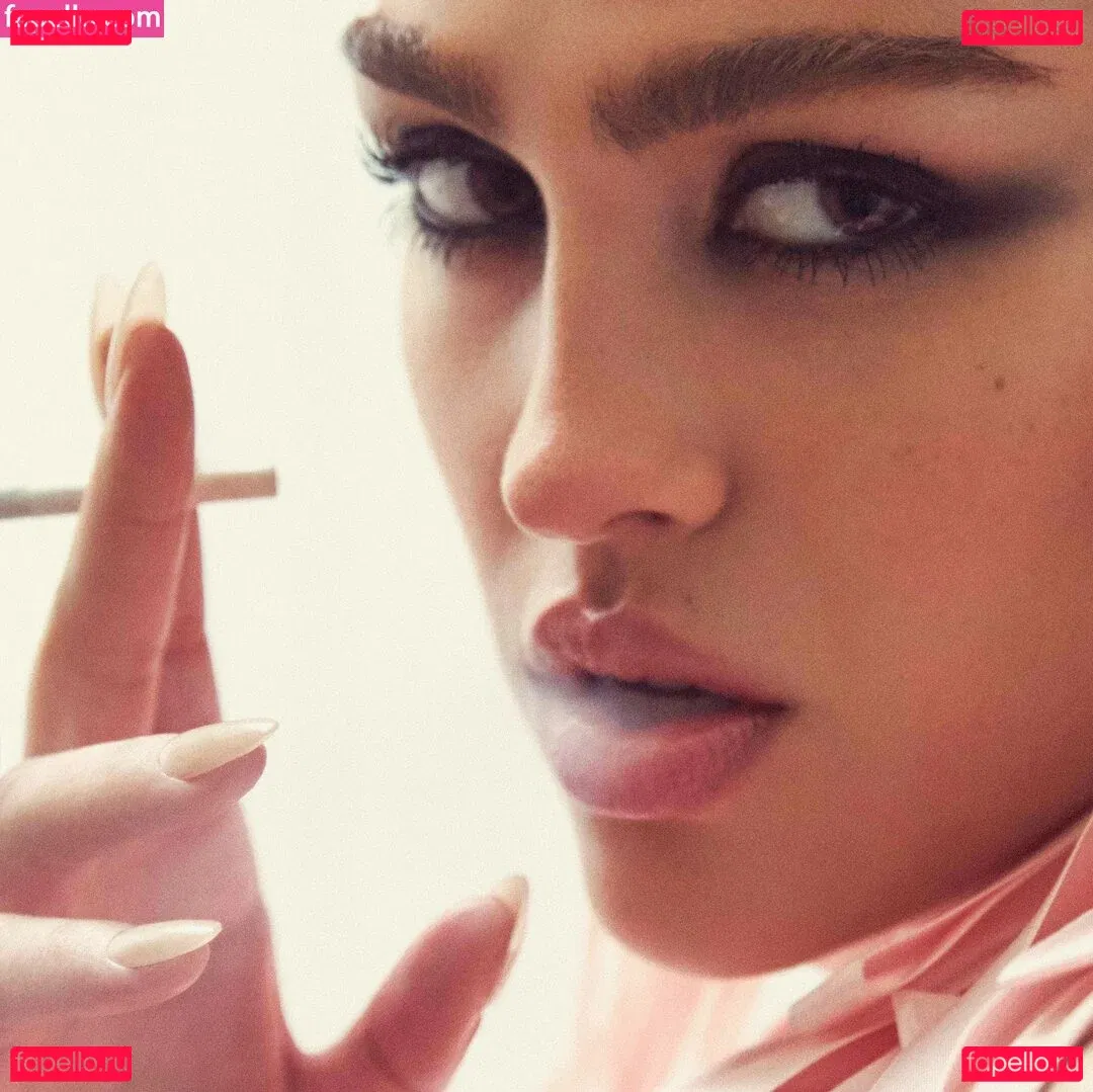 Amelia Gray Hamlin Onlyfans Photo Gallery 