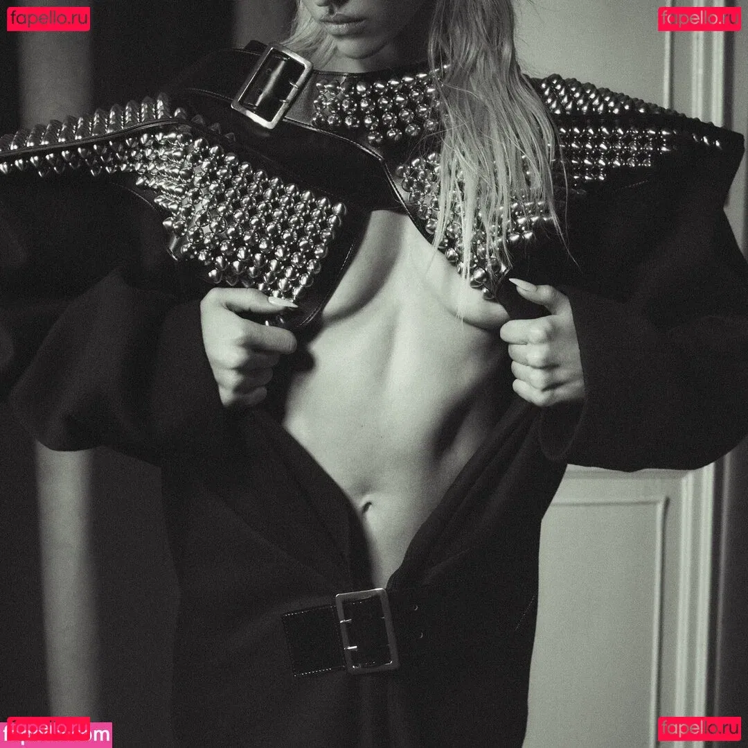 Amelia Gray Hamlin Onlyfans Photo Gallery 