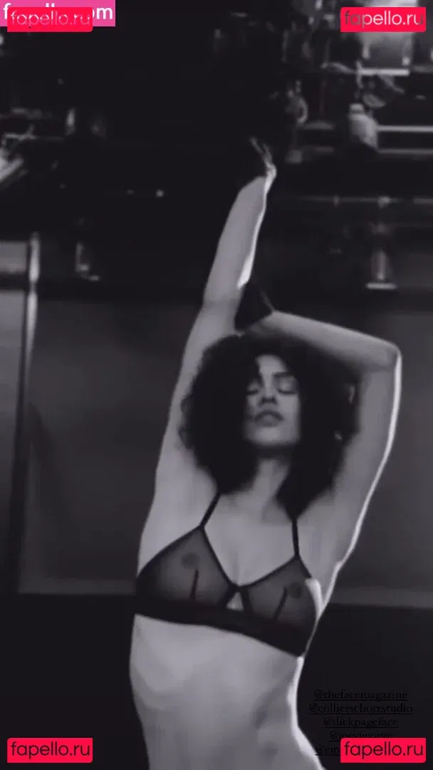 Amelia Gray Hamlin Onlyfans Photo Gallery 