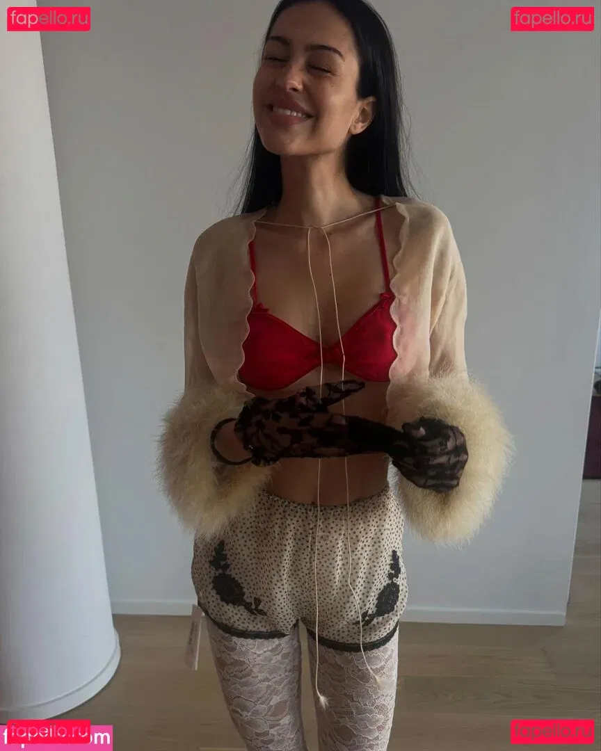 Amelia Gray Hamlin Onlyfans Photo Gallery 