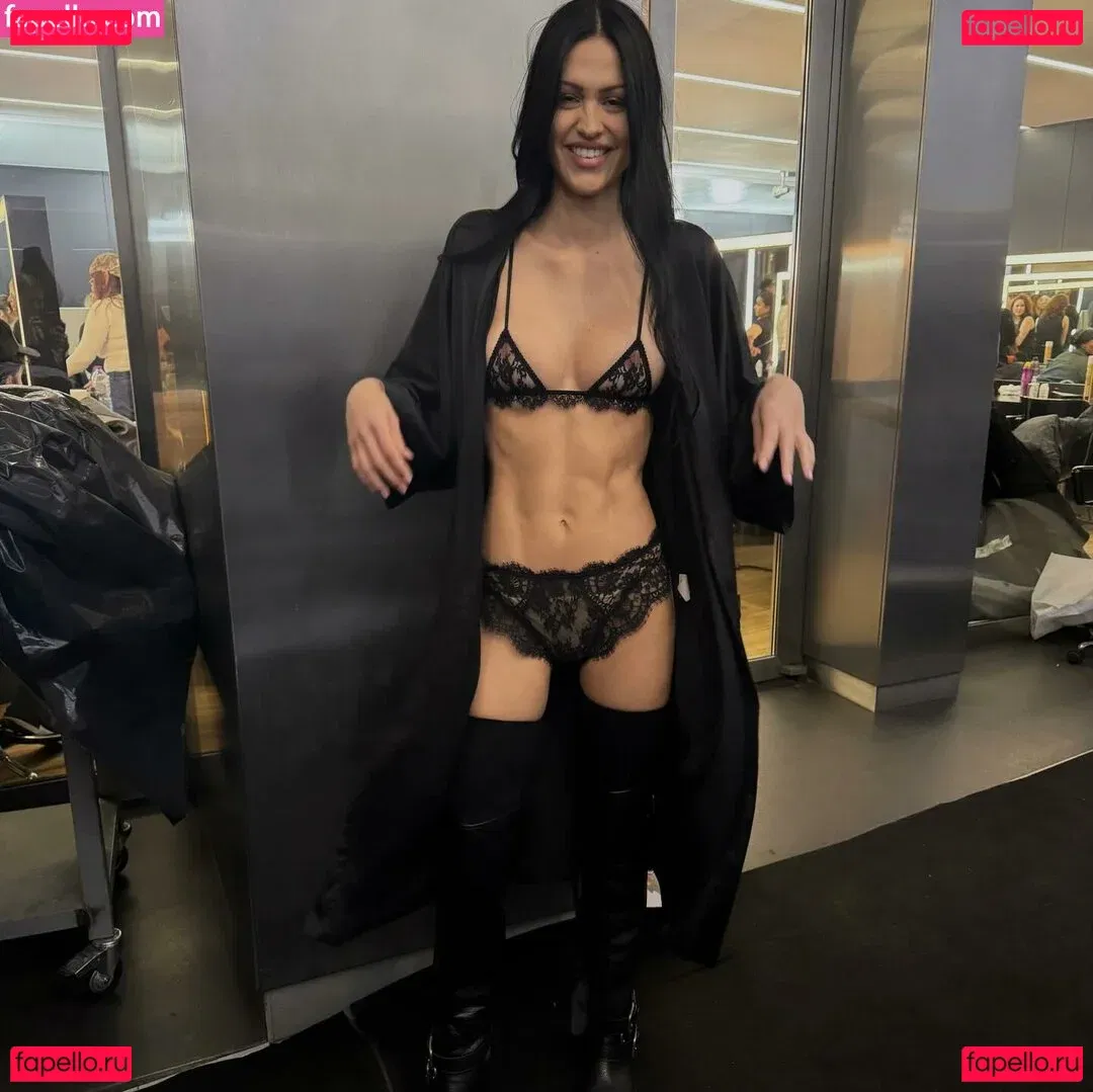 Amelia Gray Hamlin Onlyfans Photo Gallery 