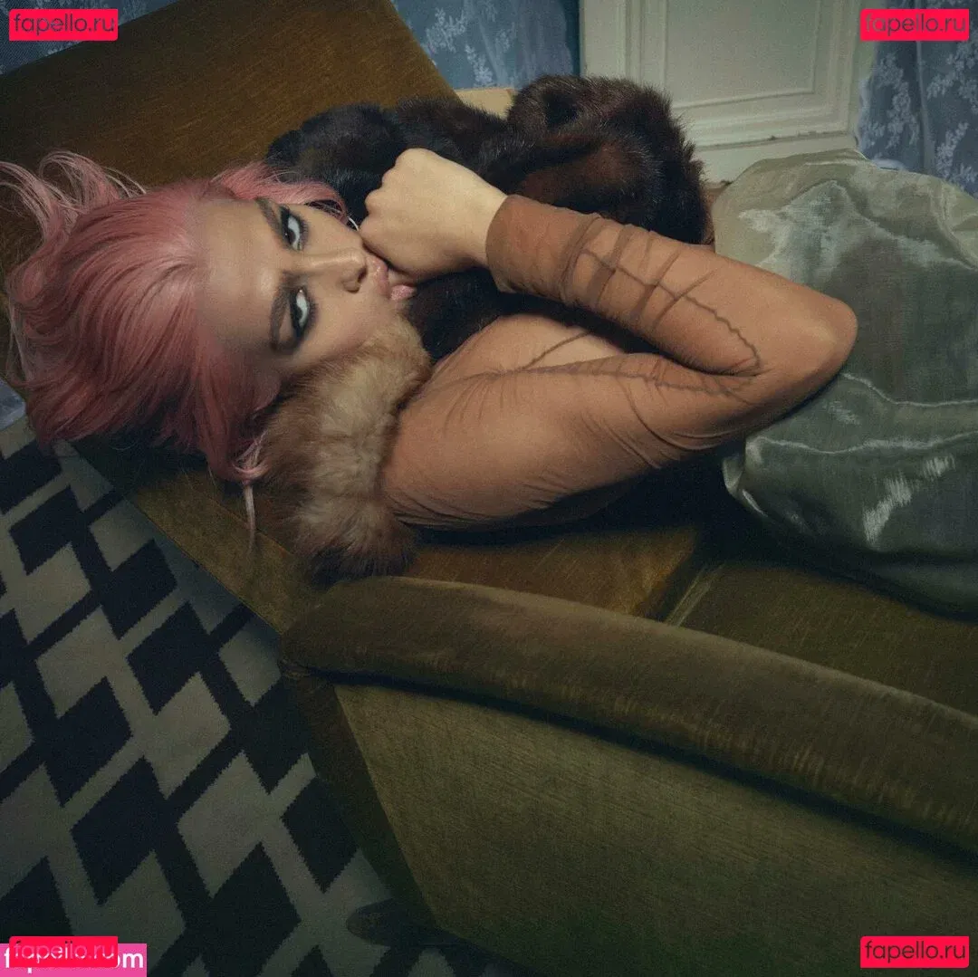 Amelia Gray Hamlin Onlyfans Photo Gallery 